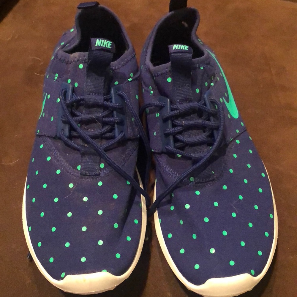 brand new nike sneakers